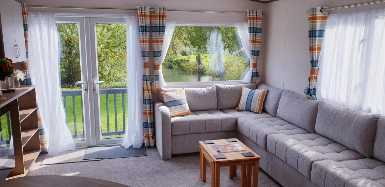 Waters Edge Villa Cirencester Kültér fotó